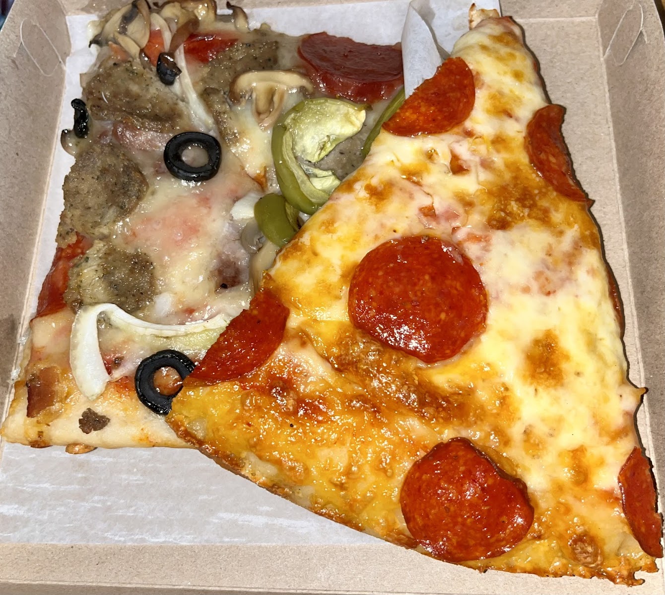 Sakis interior dining